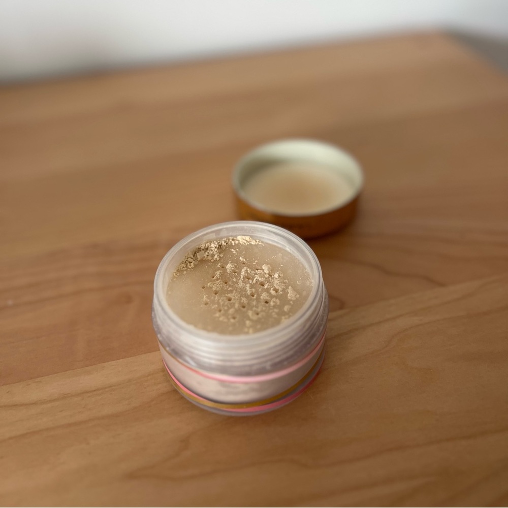 Laura Mercier Translucent Setting Powder - Picture 9 of 13
